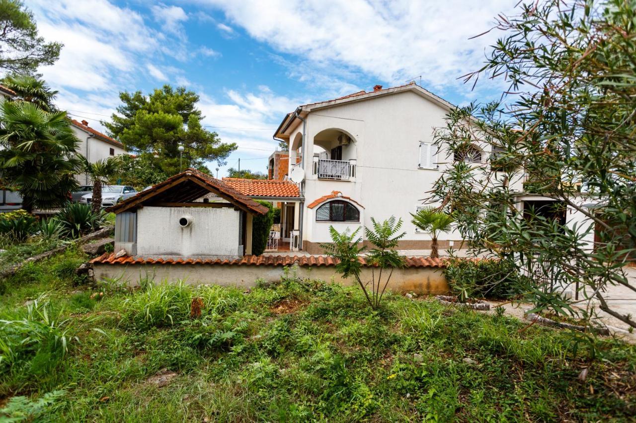 Apartmani Mili Malinska Buitenkant foto