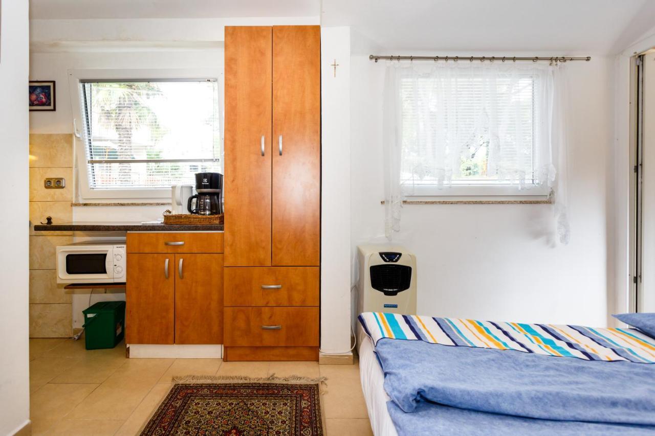 Apartmani Mili Malinska Buitenkant foto