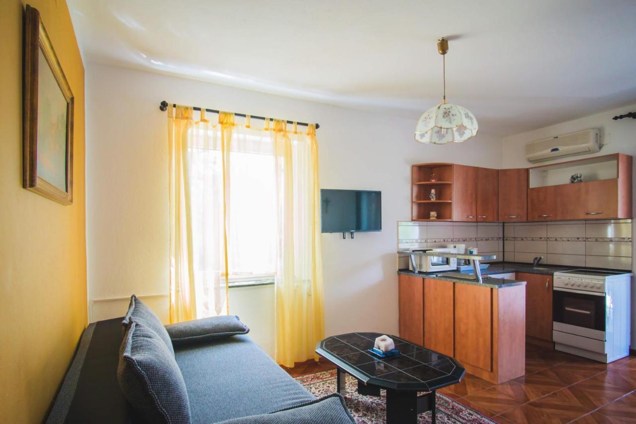 Apartmani Mili Malinska Buitenkant foto